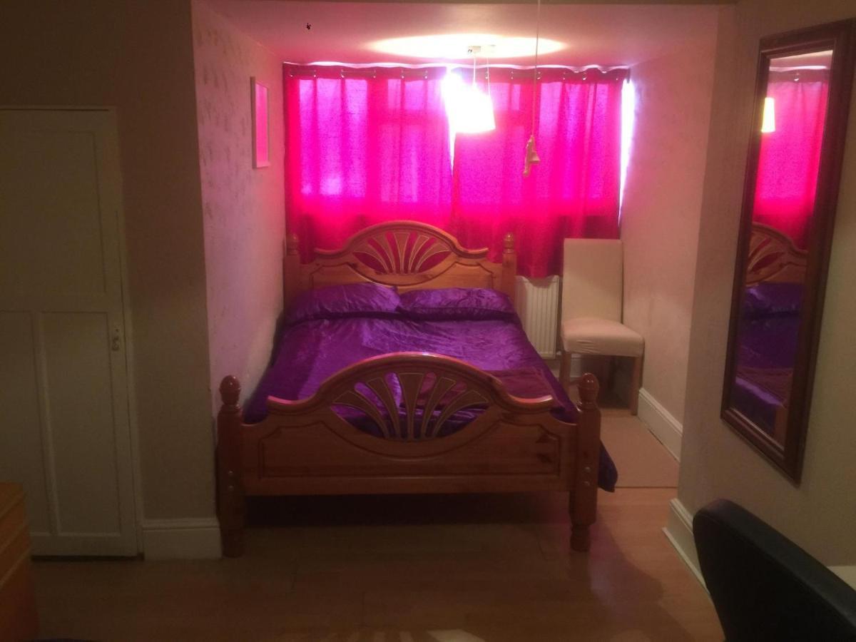 Dach Apartments - Cozy 3 Bed Apartment In Hendon Edgware ภายนอก รูปภาพ