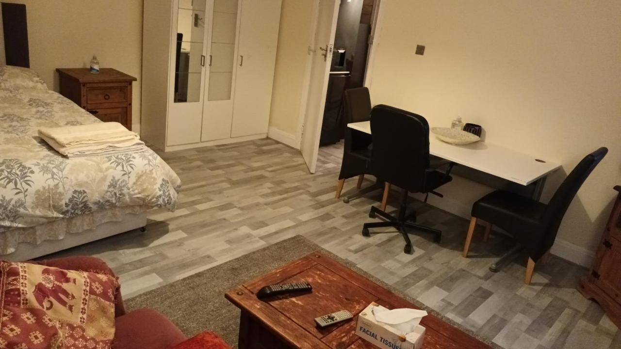 Dach Apartments - Cozy 3 Bed Apartment In Hendon Edgware ภายนอก รูปภาพ